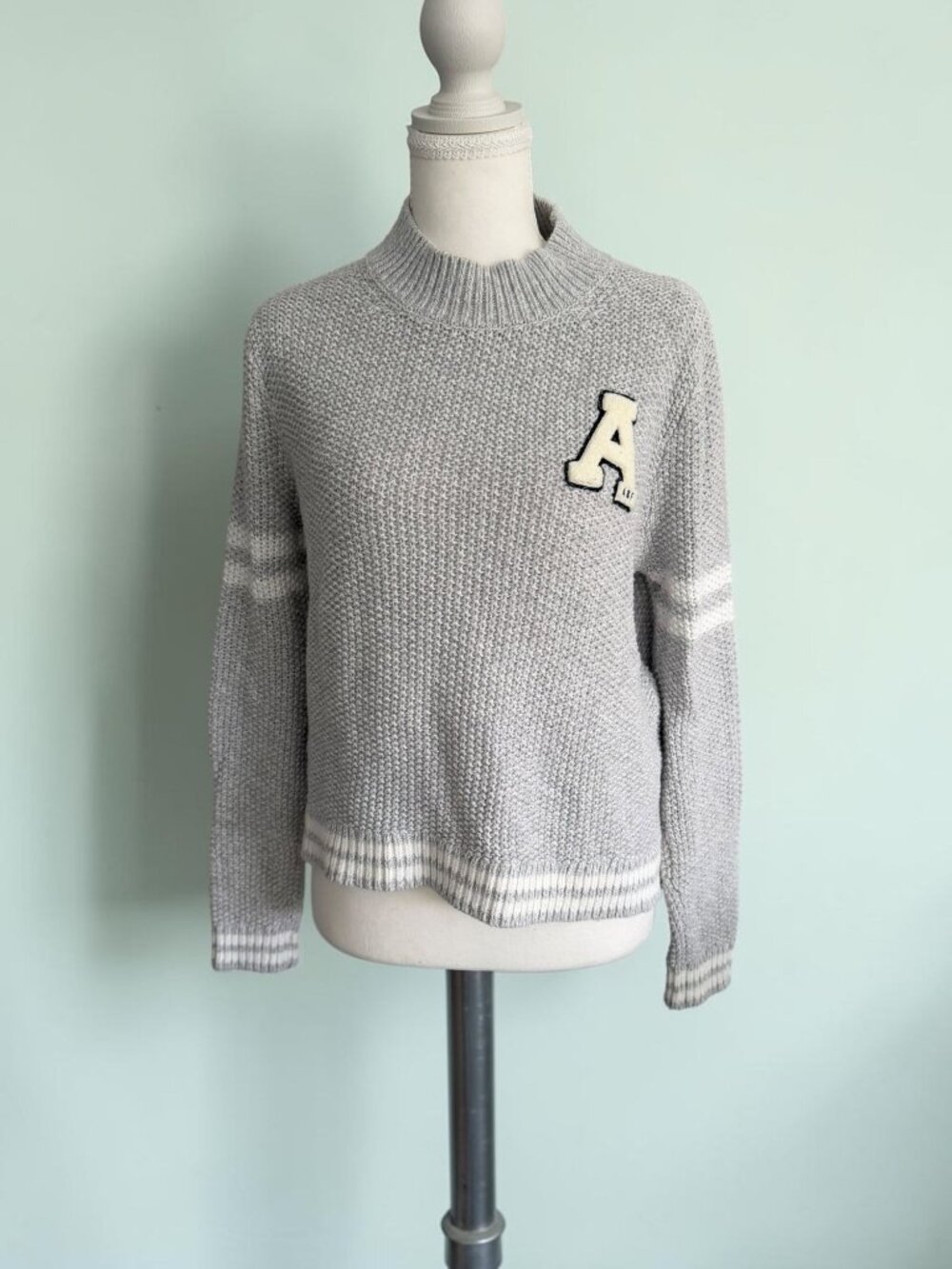 ABERCROMBIE & FITCH A Logo Gray Sweater Size Medium
